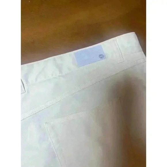 Peter Millar golf shorts in excellent condition size 44/34 - Picture 4 of 7